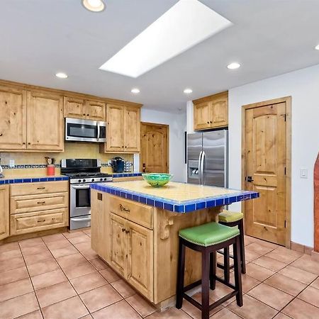 Great Group Retreat! Hacienda Decor, Spacious Floor Plan, Private Backyard Carlsbad Eksteriør billede