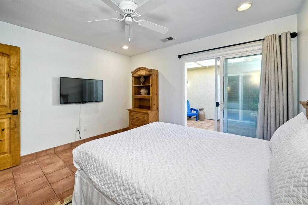 Great Group Retreat! Hacienda Decor, Spacious Floor Plan, Private Backyard Carlsbad Eksteriør billede