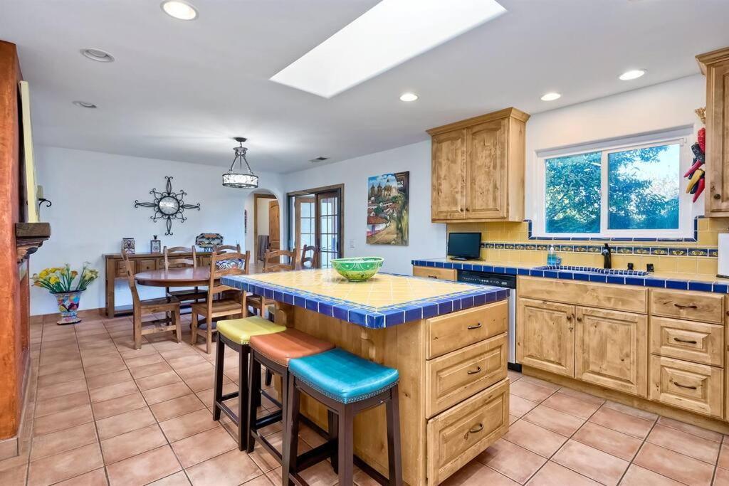 Great Group Retreat! Hacienda Decor, Spacious Floor Plan, Private Backyard Carlsbad Eksteriør billede