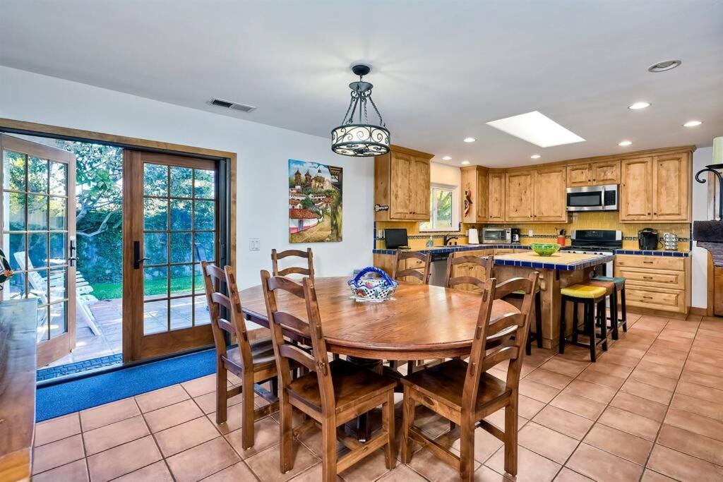 Great Group Retreat! Hacienda Decor, Spacious Floor Plan, Private Backyard Carlsbad Eksteriør billede