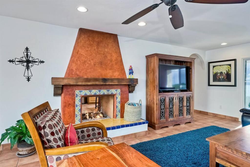 Great Group Retreat! Hacienda Decor, Spacious Floor Plan, Private Backyard Carlsbad Eksteriør billede
